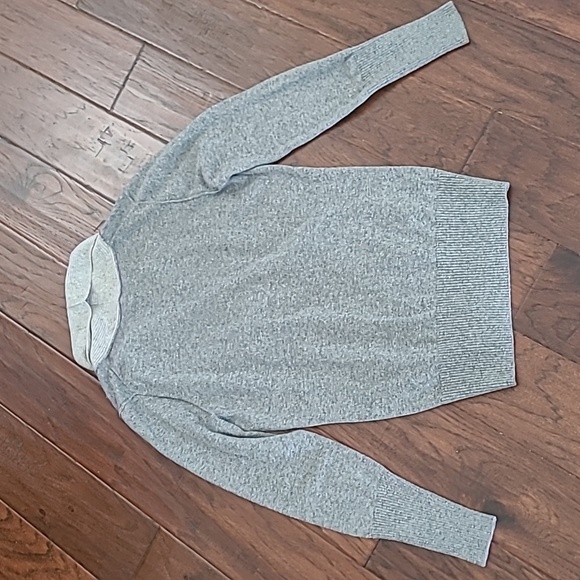 Banana Republic Grey Luxury Cashmere Blend Sweater with Ribbed Detail size Small - Picture 2 of 6